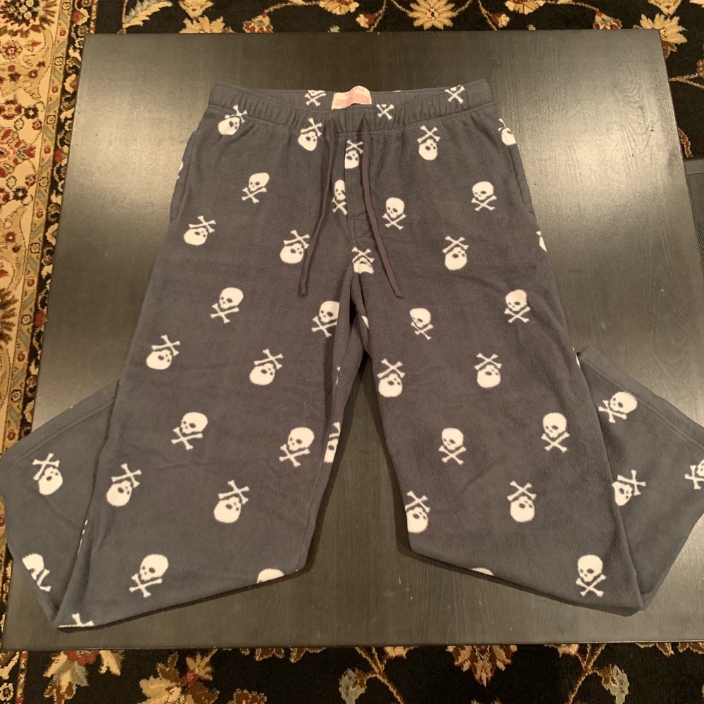 Skull and crossbones pajama bottoms